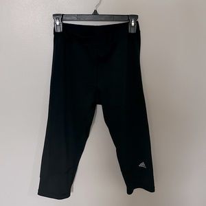 Women’s ADIDAS Knee Length leggings size medium